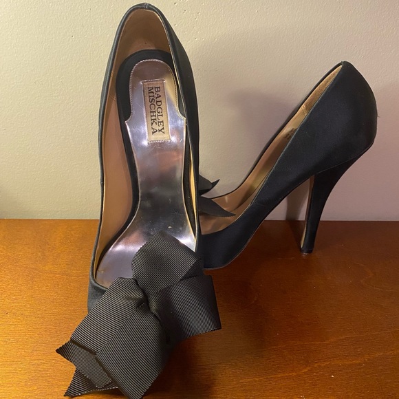 Black Badgley Mischka Heels With Bow Size 10 - Picture 3 of 6